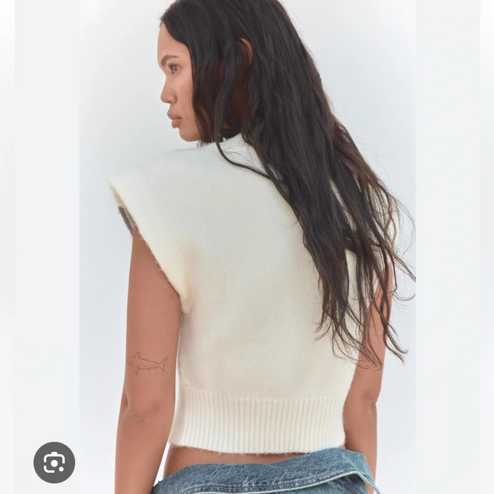 ZARA Two-Tone Knit Cropped Sweater Vest - Picture 9 of 10